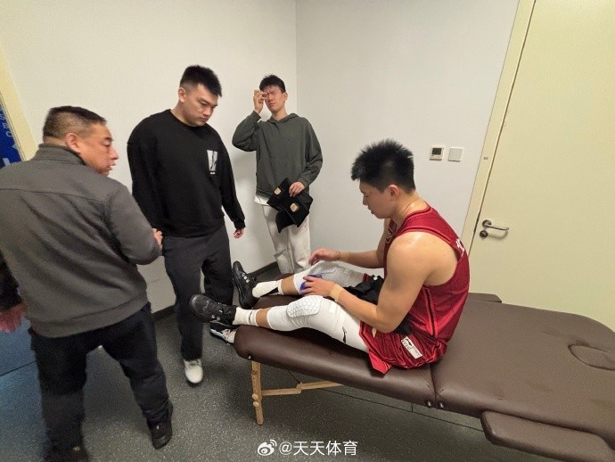 京媒:雷蒙感觉小腿外侧肌肉拉伤 今晚缺阵&明天去医院检查